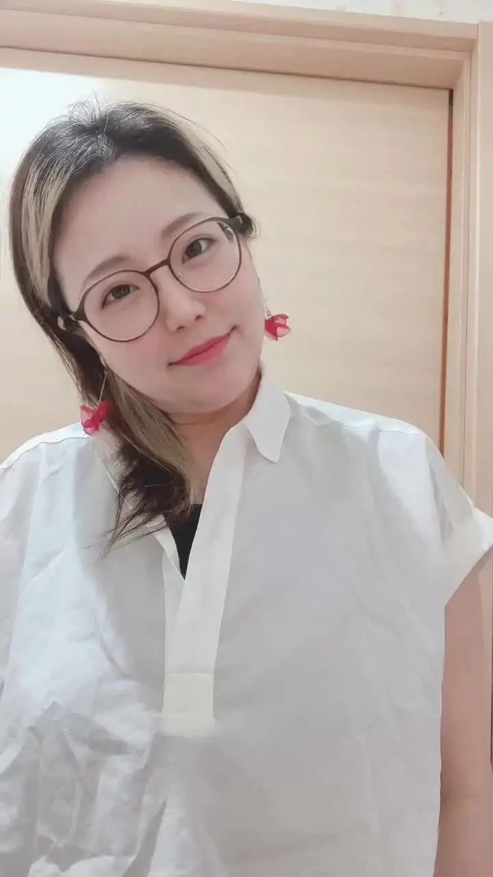 Hカップ巨乳人妻のふたば「みんな大好き母乳動画💕 #おっぱい #ミルク #メガネ #乳首舐め」の投稿サムネイル