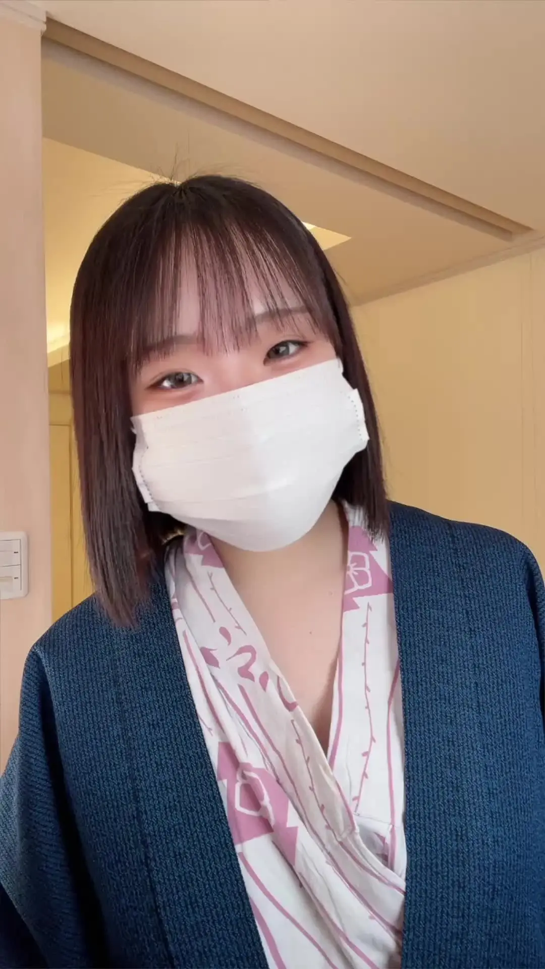 【色白マシュマロ美乳】さな｜女子大生「朝日が差し込む、湯けむりの中。 誰もいないはずなのに、 なんだか視線を意識しちゃう露天風呂で…。」の投稿サムネイル