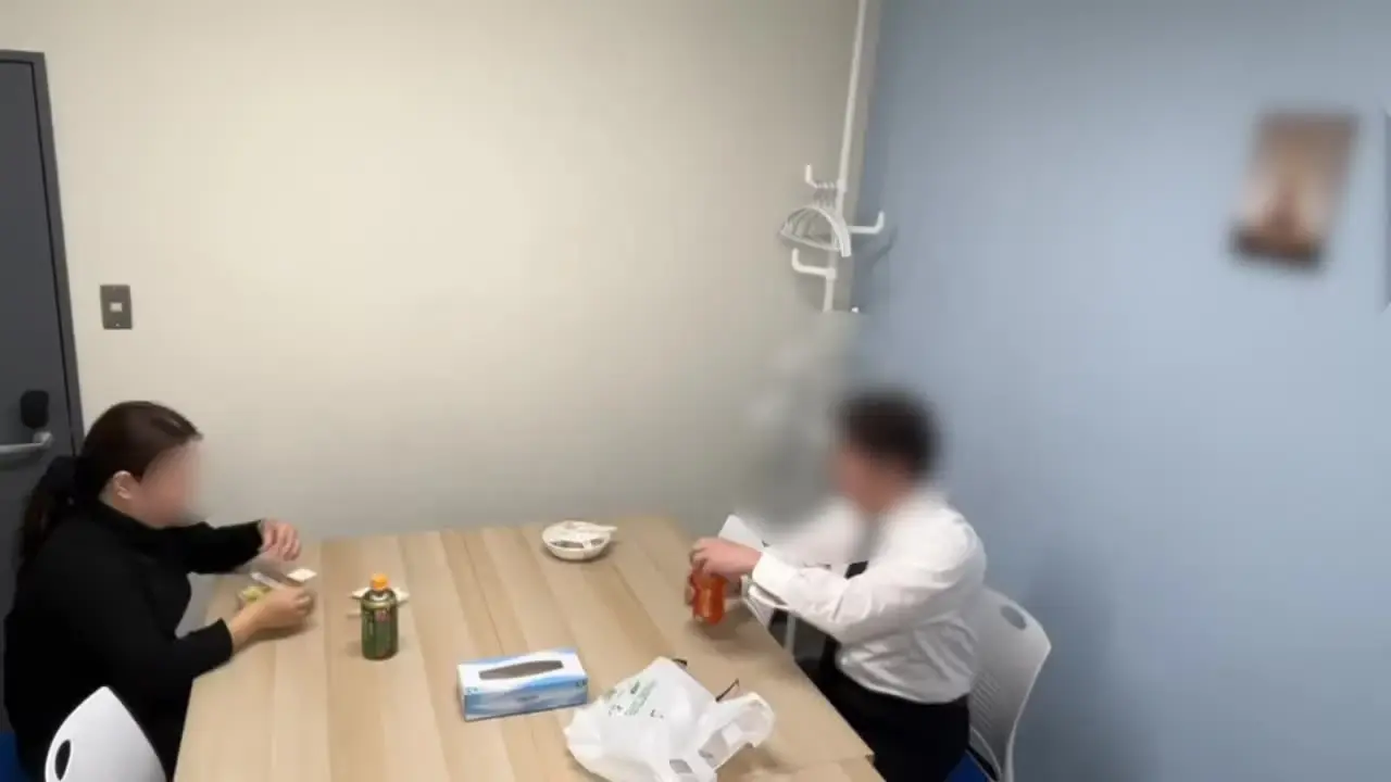 翔太郎！マッサージ動画中心「いつもの会議室での昼食。 今日は後輩のぽっちゃり女子と２人きりだったので、 フェラをお願いしたら、おちゃらけながらも受け入れてくれた。」の投稿サムネイル