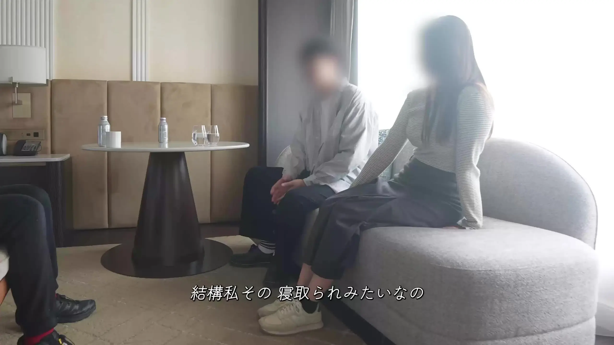 「うちの妻を寝取ってほしいです」結婚して1年の新婚夫婦からNTR依頼(2時間10分)
マッチングアプリで知り合い3年の交際期間を経てゴールインしたご夫婦。
あるとき奥さんから「女性用風俗に興味がある」と打診したことをきっかけに旦那さんのNTR癖が開花。
「奥さんが他の人としてるのを想像したら嫌じゃないなって。むしろ興奮するな、と思ってそこで目覚めました」とのこと。打診した奥さんもびっくりするくらい旦那さんから「行っておいで」とプッシュされたんだそう。
結局女性用風俗は行かなかったものの、奥さんが酔った勢いで他の男性と関係を持ってしまいそれを打ち明けたら旦那さんが大興奮。「私の話を聞きながら自分でしてて。『また会いたい?』とか聞いてくるんです」となかなかの性癖っぷり。
いまは定期で会うセフレさんがいたりナンパで一夜限りのえっちをしたりして奥さんは外で発散。それを旦那さんが聞いて1人でする、というWin-Winの関係になっているよう。
ただ実際にえっちしているところを最初から最後まで動画で見る経験をしたことがないので、今回雄さんに旦那さんから連絡をくれたそう。
イッてもイッても永遠に突き続けられて壊れていく奥さんをみて旦那さんもたくさん興奮してくれると嬉しいですね。
事後「今度は旦那さんの目の前でしたいね」と話もしてたのでいつかご夫婦と3Pが実現するかもしれません。 (2/2)
