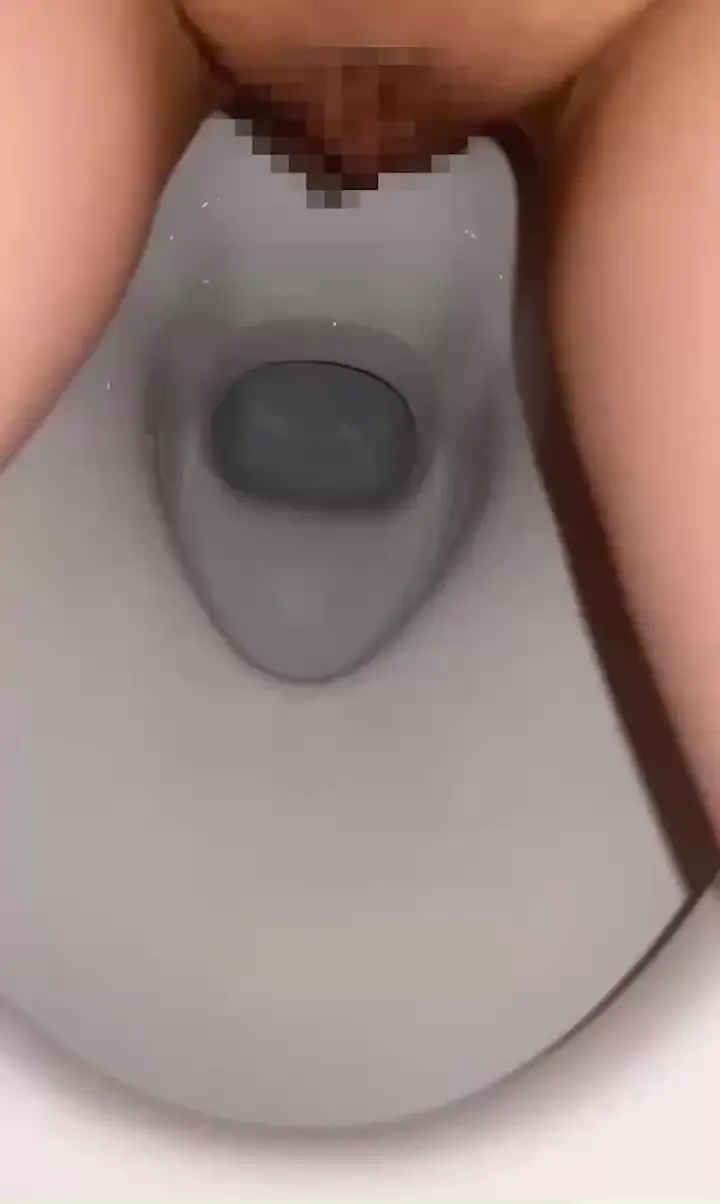Rinaの秘密(神戸の女子大生🌃)「今日のリナのおしっこ動画🥰」の投稿サムネイル