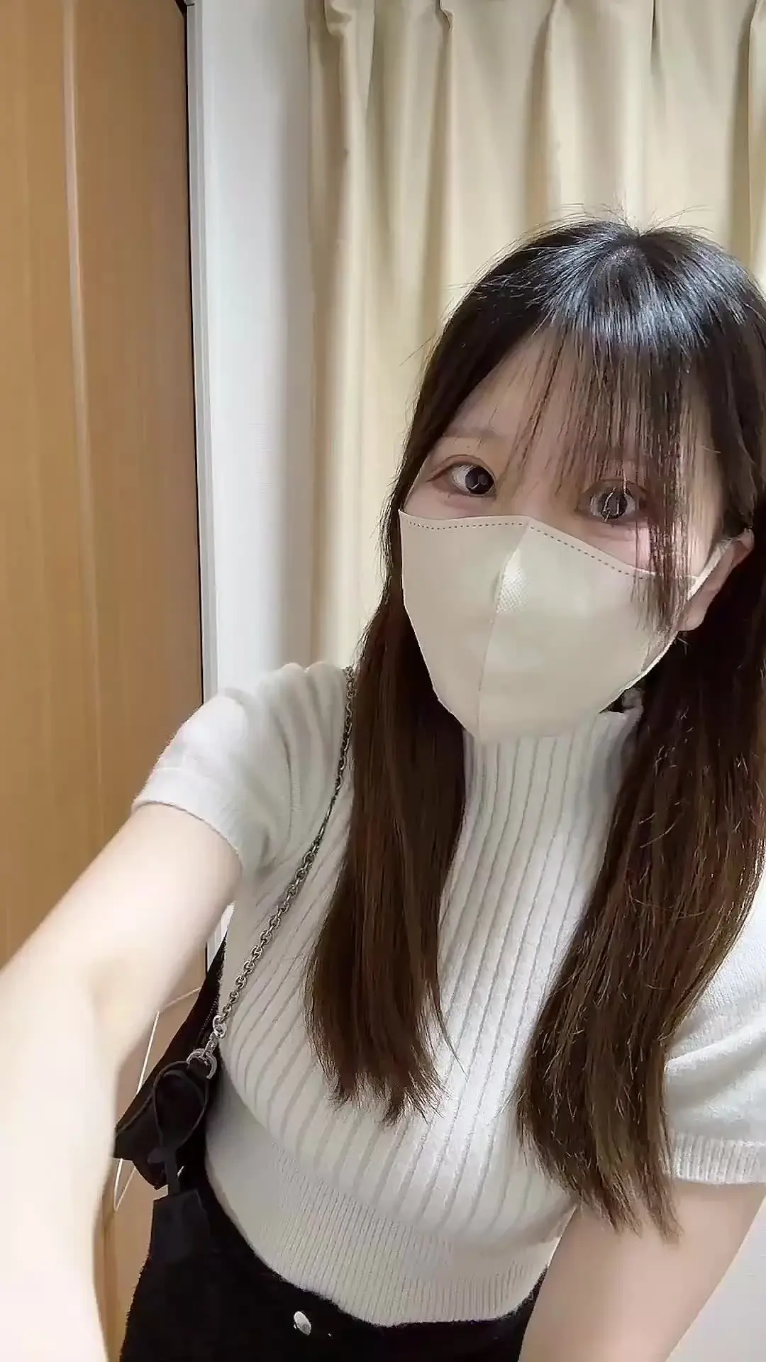 ひるちゃん♡「【♡初の生着替えと手コキ足コキでオナサポするひるちゃん♡】 やほー！ひるちゃんです🩷 GW特別企画でPART1〜4までつづく長編！オナサポ+オナニー 動画作っち」の投稿サムネイル