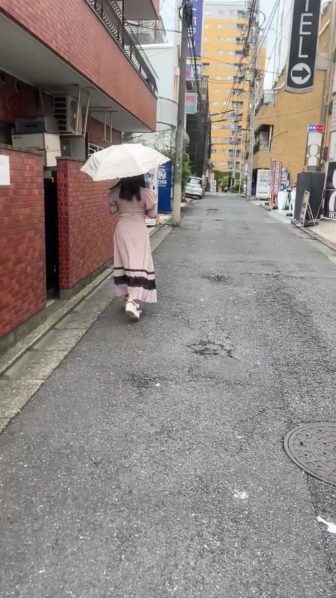 楓「歩いてたらシコい女を見つけたのでナンパしましたwww 流されやすい女だったので俺の元ナンパ師の腕を見せつけてあっさりホテルin ホテ搬中にもうおっぱい揉み始めて」の投稿サムネイル