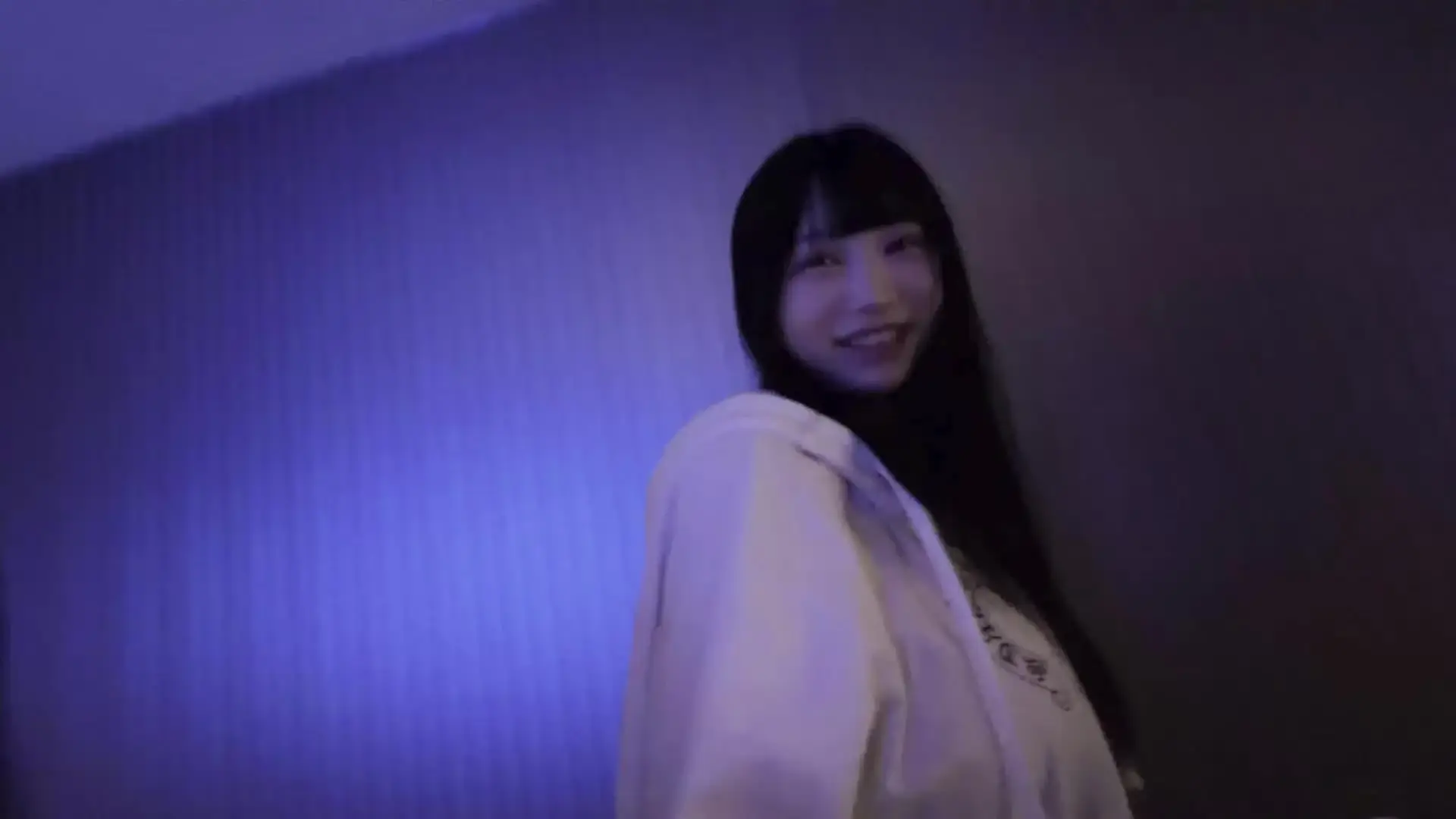 白豚「【初解禁】プール後疲れて休憩してたらそのまま大好きなチ○ポを挿入されて初のハメ潮しちゃいました…。正直、もう限界まで吹いちゃって記憶ないです💦」の投稿サムネイル