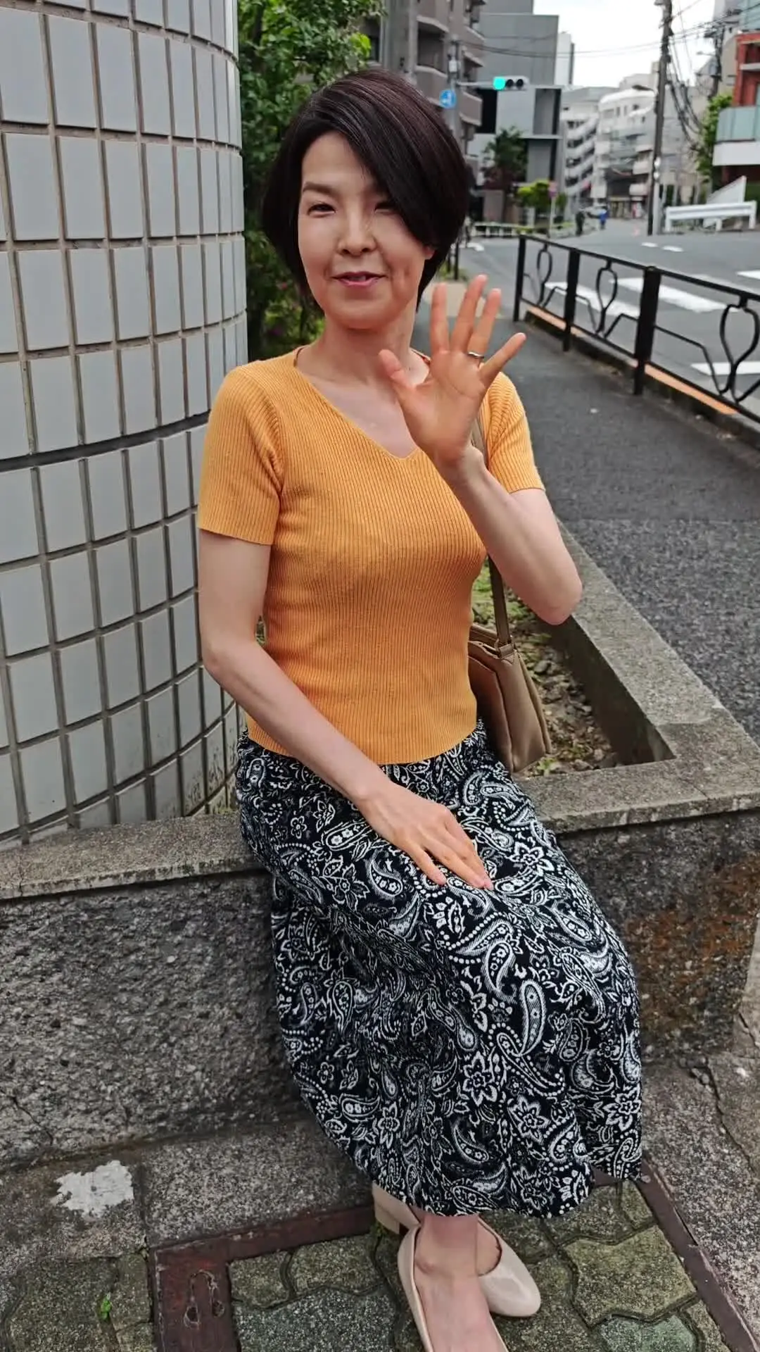M助～街角ナンパの達人～「五十路の奥さんがハメ撮りに堕ちるまで💕 街頭インタビューに答えてくれたのは介護職員の53歳＃009【ちひろさん】💕 どんな人なのか？」の投稿サムネイル