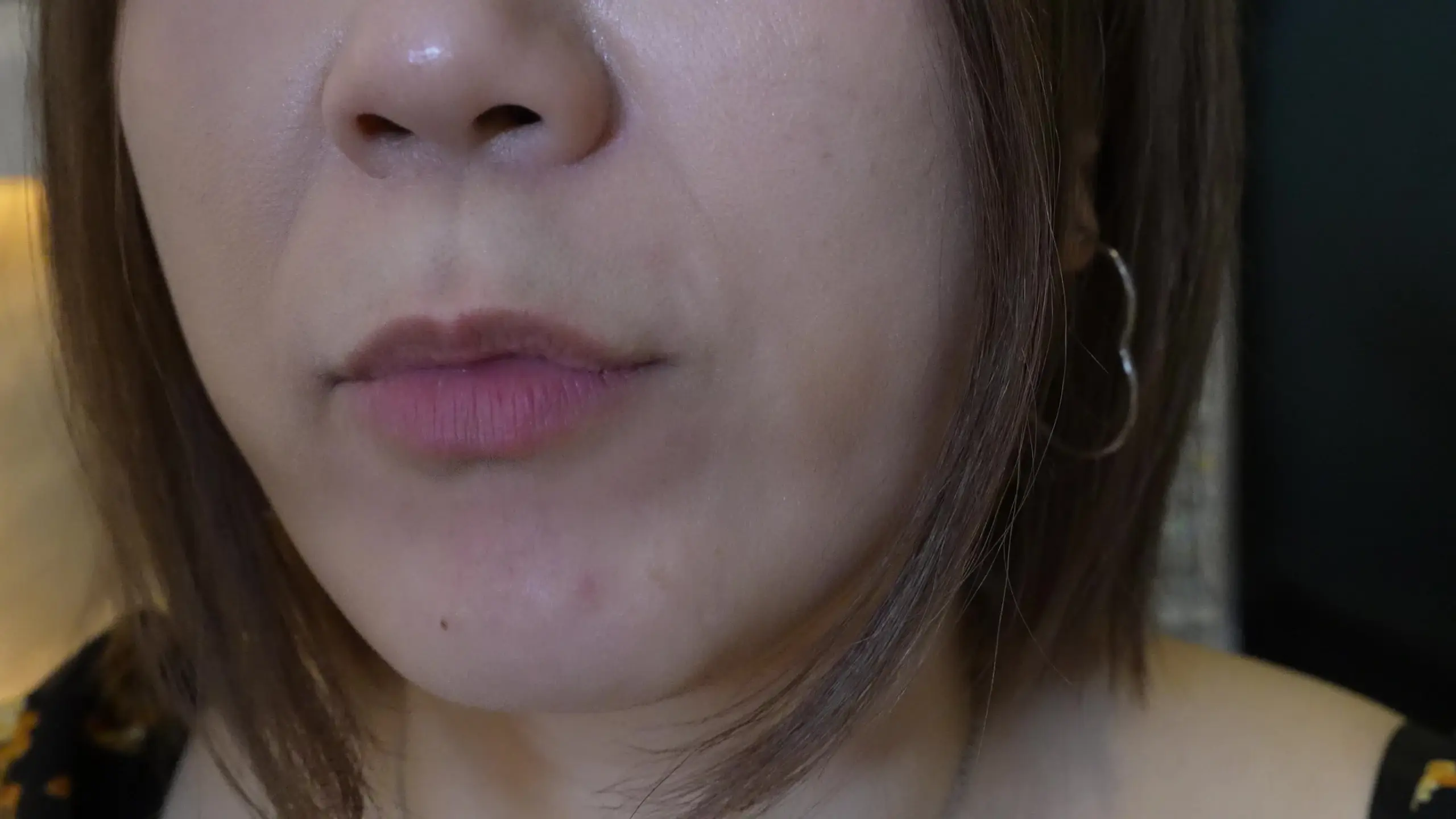 舌フェチくらぶ「【肉厚舌】抵抗できないまま、美熟女の舌に濃厚◯めされた こちらは、同作品に出演している女性モデルの舌観察動画です。 長くて肉厚な舌をじっくりと堪能できる内容にな」の投稿サムネイル