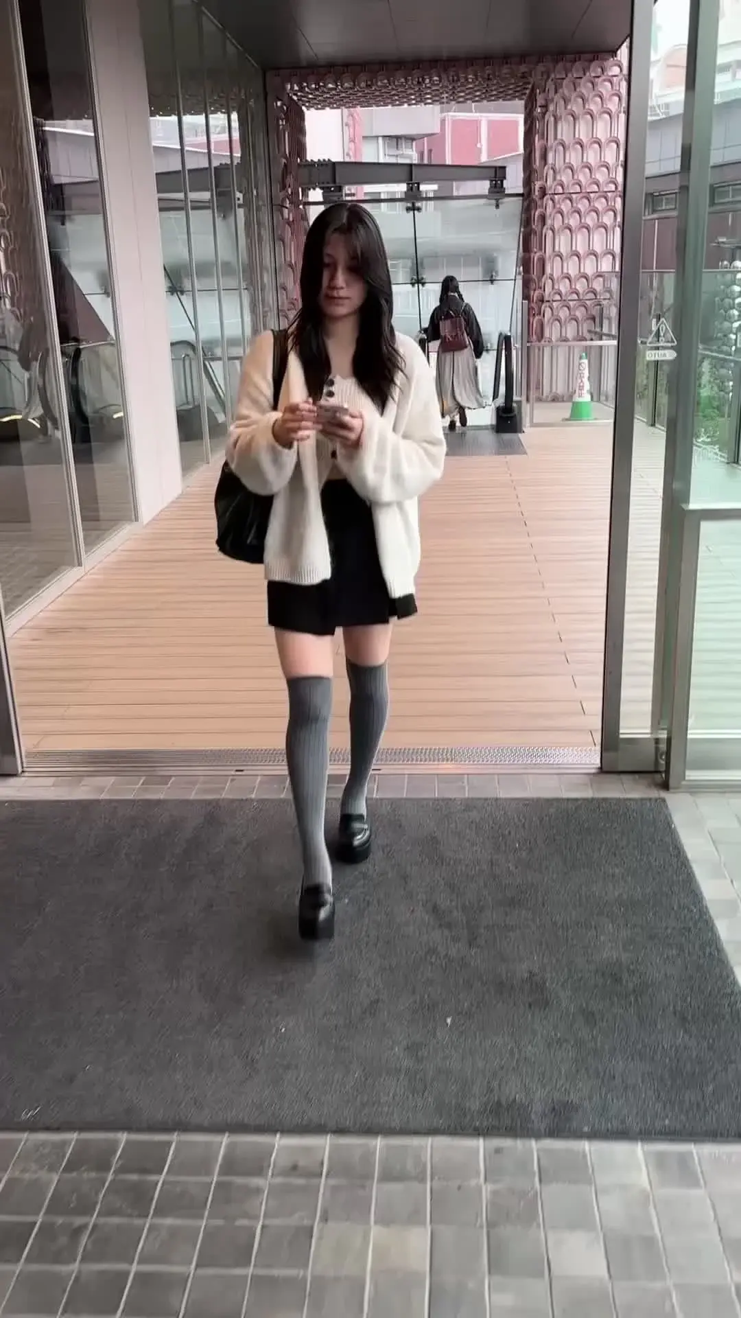 ヱロ動画【買取】ってイイですか？「記念すべき20個目の買取動画です。 インタビュー段階で、 水着の写真は持っているか聞いたところ、」の投稿サムネイル