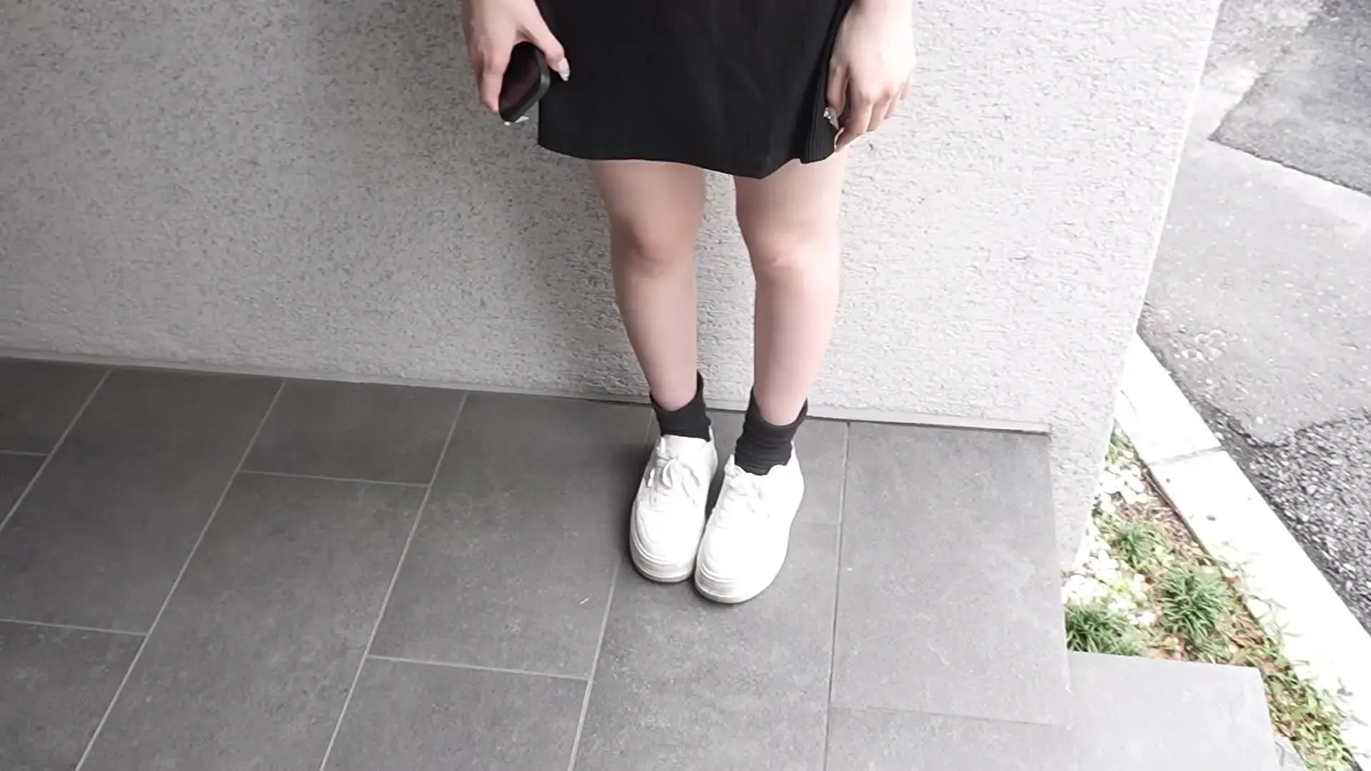 けんと。「"完全顔出し"「妹と撮影してほしい...」実の兄に売られた19歳女子大生の妹との背徳感えぐいハメ撮り、、」の投稿サムネイル