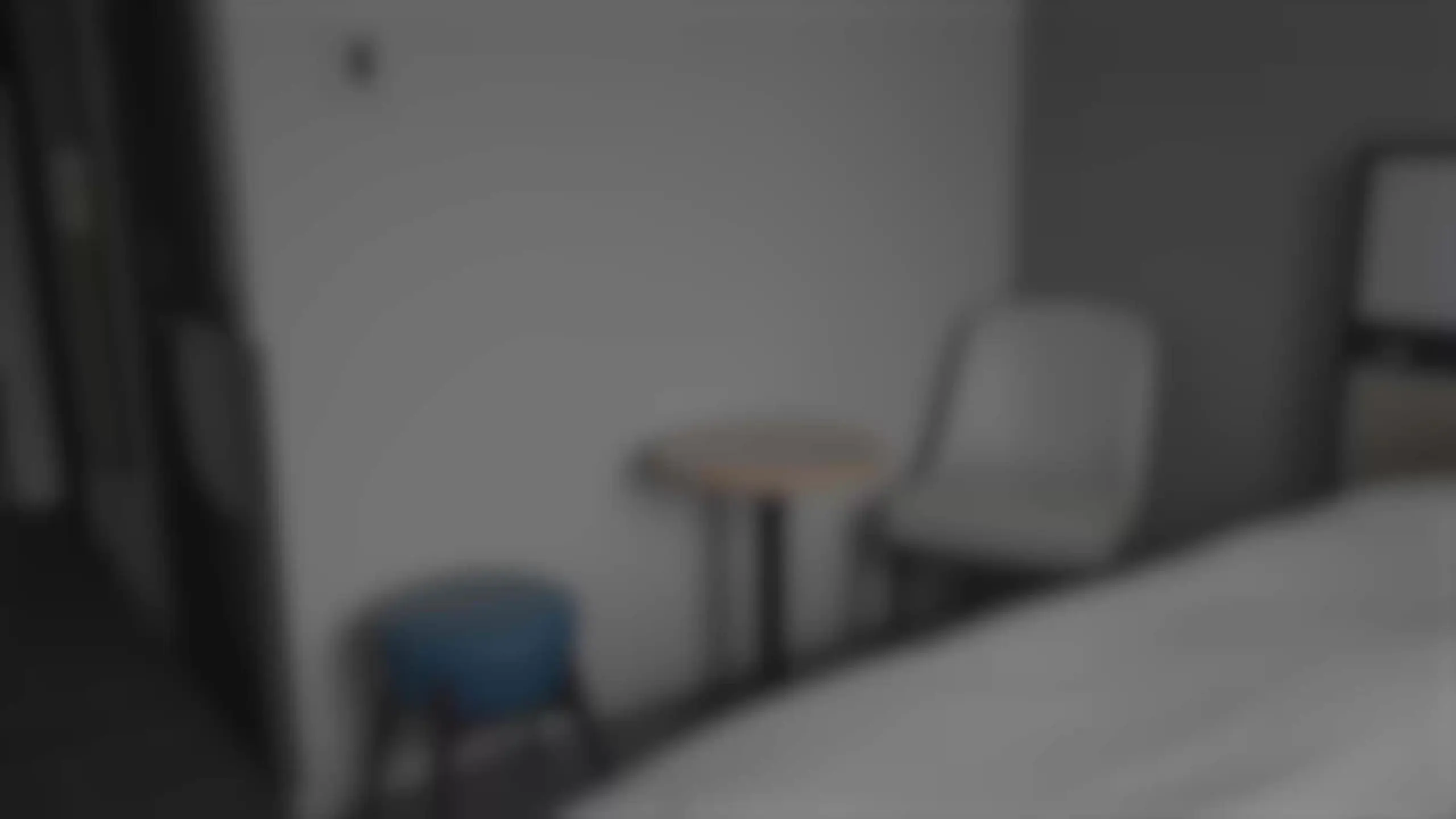 【「彼氏にお尻でしたいって言われて」アナル処女を捧げにきた女子大生がケツイキ&中出しで「ハマるかも…」】(1時間49分)
大学2年生のときに同じ学科の男の子からアプローチされて付き合い始めたIちゃん(21歳)。
「私が車持ってるから大学の帰りは送っていくんですけど、毎回求められて車の中でしてて…」と彼氏さんはだいぶお盛んな様子。
来年ふたりとも社会人になるので同棲の話が出ているみたいなのですがIちゃんとしては前向きになれないんだそう。
「毎回えっちを求められるから性欲処理のために会ってるのかな、て思っちゃうし、価値観が違うところも多くて付き合い続けていいのかなって」とそもそも付き合い続けることに対しても疑問を感じ始めてしまっているよう。
そんな彼から「お尻でしてみたい」と言われたそうなのですが「私も彼もはじめてだし絶対任せられないって思って」雄さんに会いに来てくれたんだそう。
お尻に指突っ込まれてケツイキしちゃうくらいには開発できたので「お尻だったら中出ししていい?」と聞くと快諾。
人生初の中出しはまさかのお尻になったIちゃん。おちんちんでも散々ケツイキさせられたせいか、朦朧としながら「これはハマるかも。。」と言ってました。 (2/2)