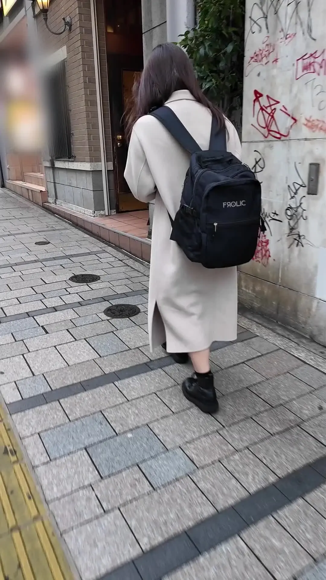 FUCK OFF「新宿で声を掛けた美女は26歳の事務職をしているりえさん。 落ち着いた雰囲気なのに経験人数は余裕の200人超え！？ 押しに弱すぎると自負するだけあって激安でハメ撮」の投稿サムネイル