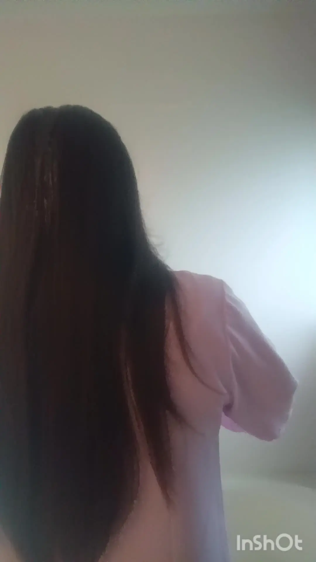 髪フェチ研究会💇🏻‍♀️by さくたん🌸「髪の毛にボンドをべったり塗りたくる動画です☺️✨ ボンドは3本たっぷり使用しました笑 ボンドの質感は独特で、髪に塗る動画非常に珍しいと思うので、ぜひ見てみてくだ」の投稿サムネイル
