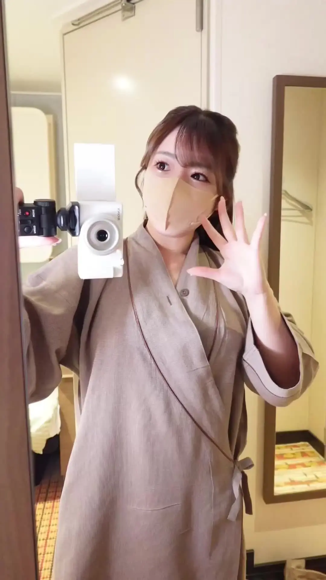 ミニスカOLゆうのパンチラ報告👼【残り１日⚡限定30％OFFクーポンあり🥰】「【特典付き♪壁の薄い船内で禁断の立ちオナニー公開㊙】 ほぼ全裸初めての自撮りしながら立ちオナニー♡ 見せつけに興奮して発情しちゃいました//」の投稿サムネイル
