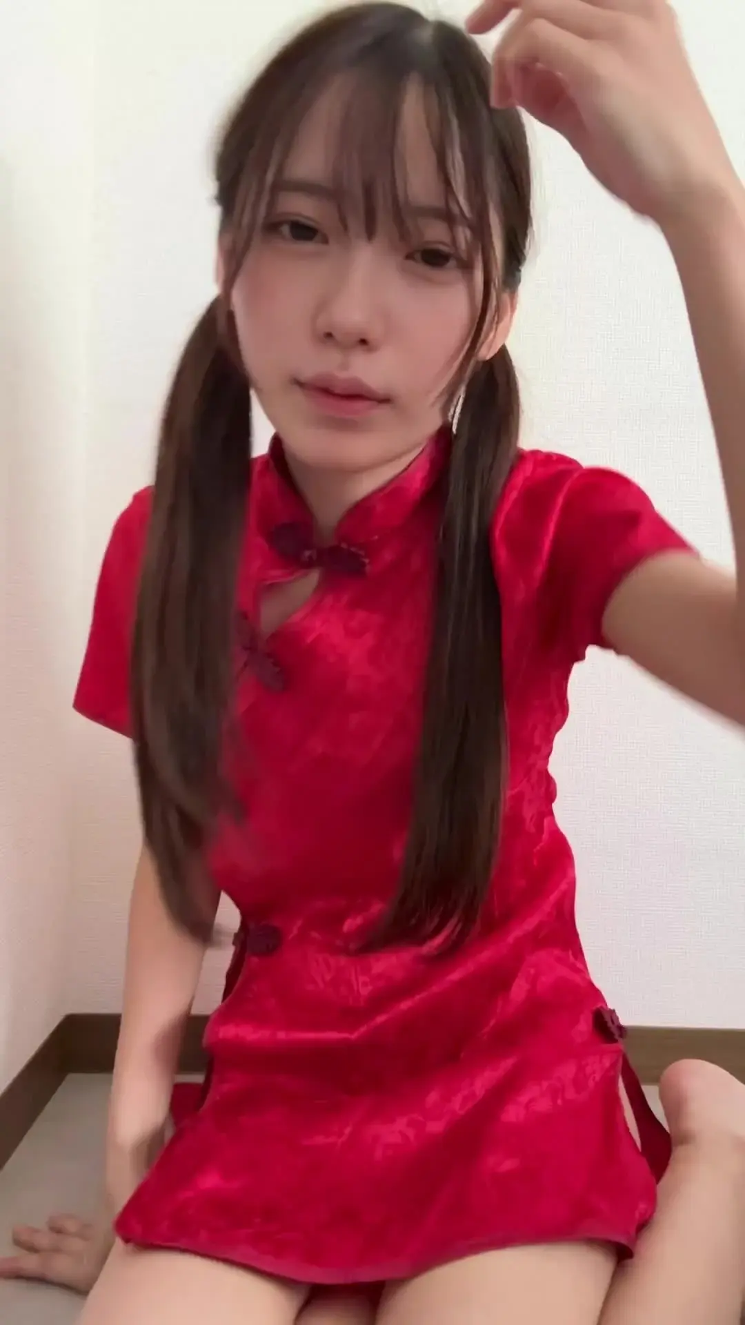 OLももか⛳️元アスリートの裏アカ「お疲れ様です、ももかです。 チャイナドレスで昨日オナニーしちゃいました♡ OLのストレス発散、恥ずかしいけど見てね。」の投稿サムネイル