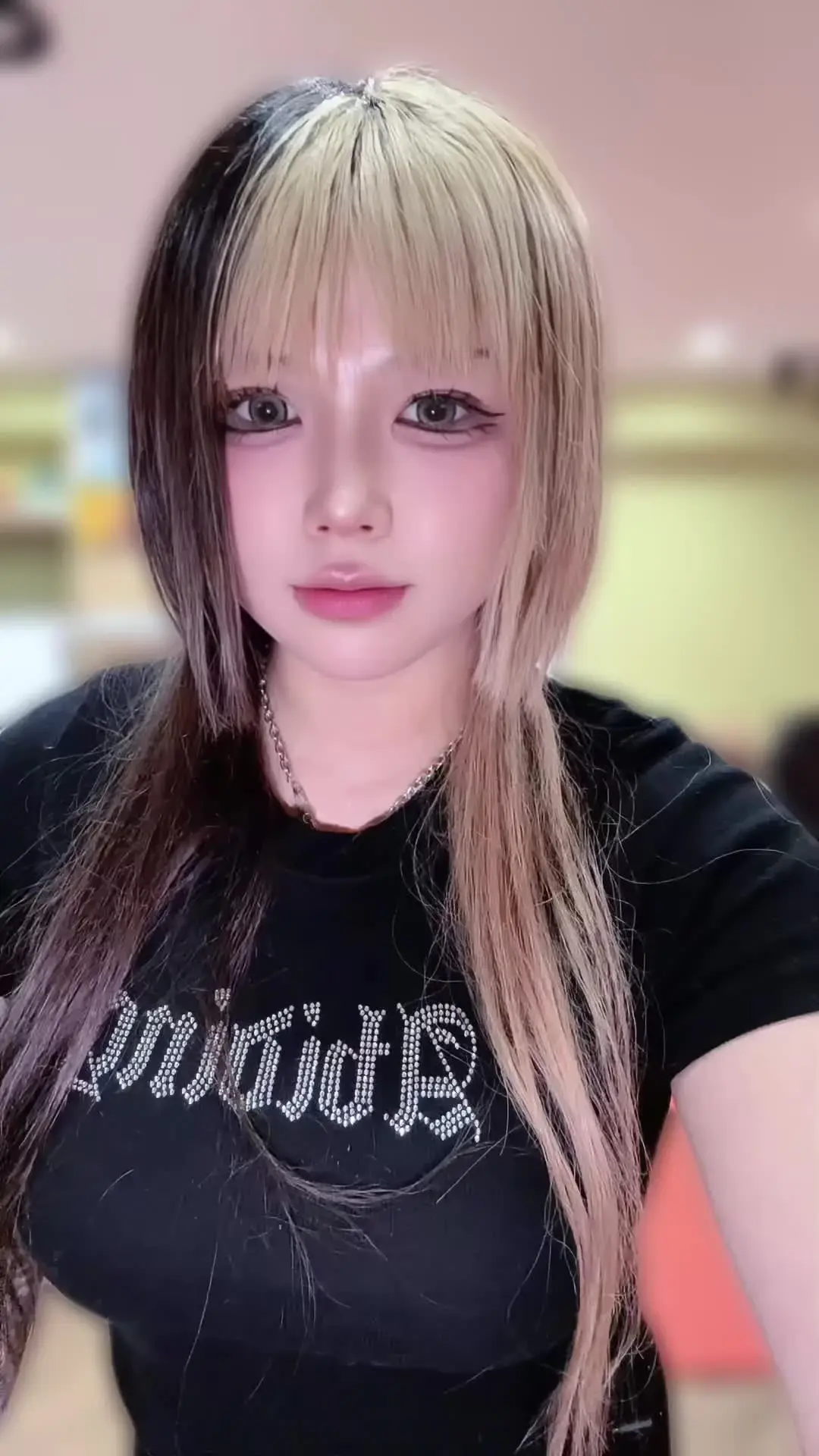 ツキ🌙Iカップタトゥー女子「毎日暑いけどみんな大丈夫かな！ こんばんわ！ツキだよ🌙 みんな大好きなエッチとっく〜♡」の投稿サムネイル