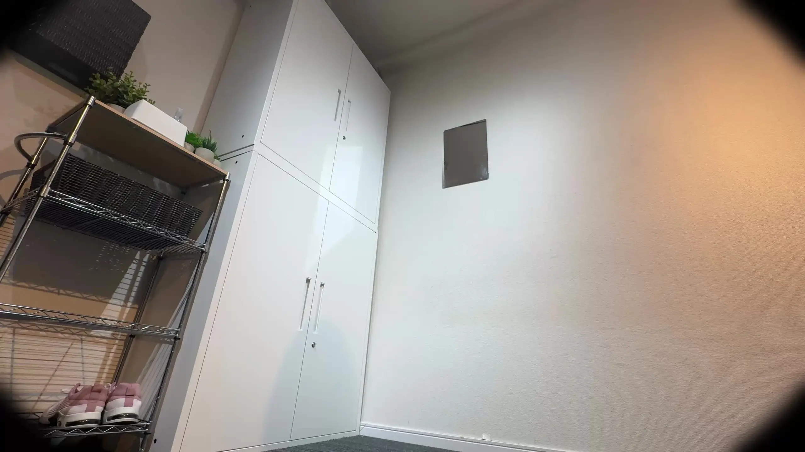 表参道フィットネス「※秘蔵※更衣室でのお着替え “ふにゃとろ〜ん”トレーニング後のGカップ美女が媚サプリで… 爆揺れ正常位＆バック挿入で感じちゃう敏感ボディにぶっかけフィニッシュ」の投稿サムネイル