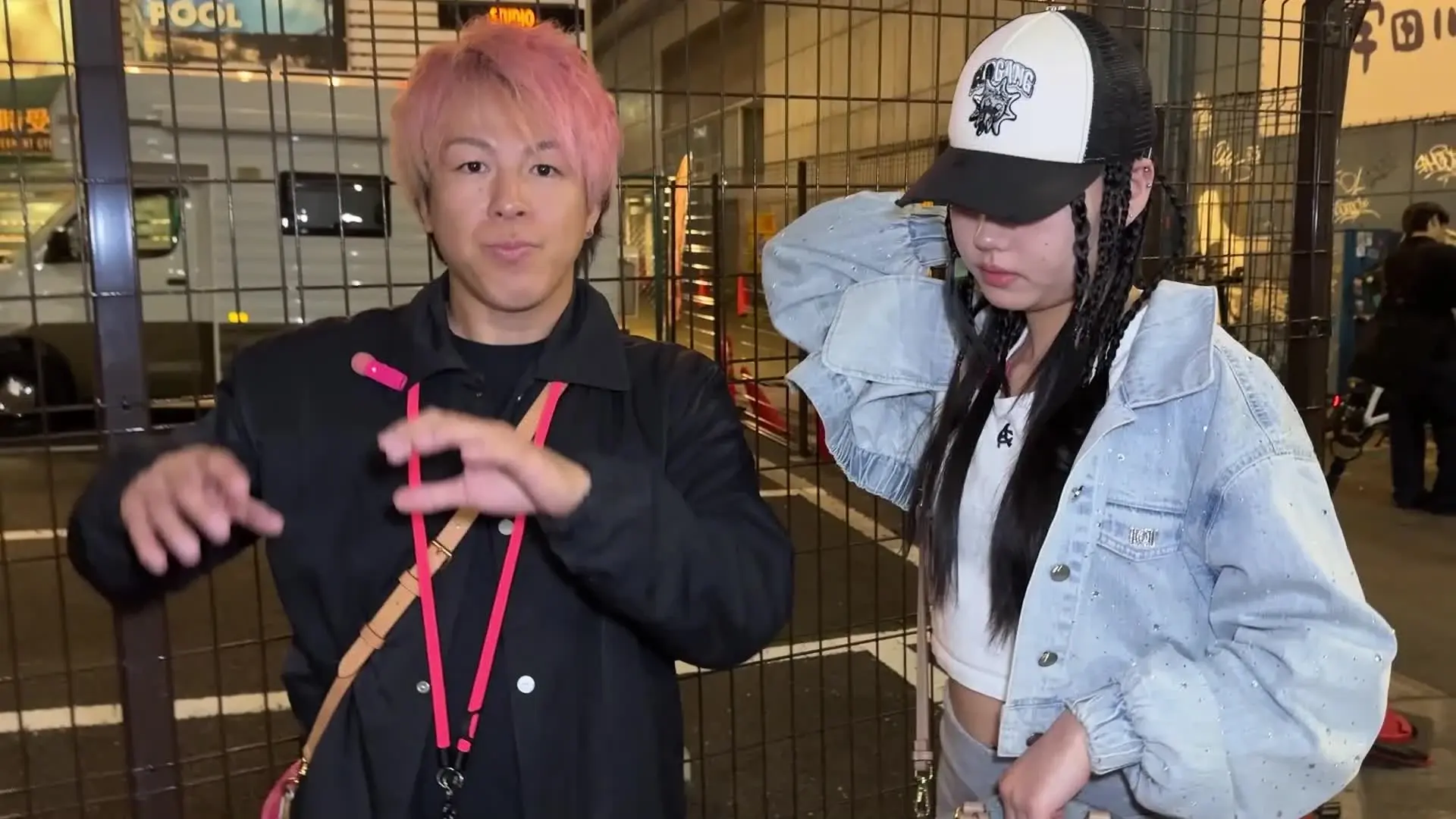 よるび🌙夜の美女図鑑🩷「【ガチ素人】スタイル抜群な19歳ギャルのショーパンからはみ出す生尻とパンツがえろすぎるww【おけつ大作戦🍑#106】」の投稿サムネイル