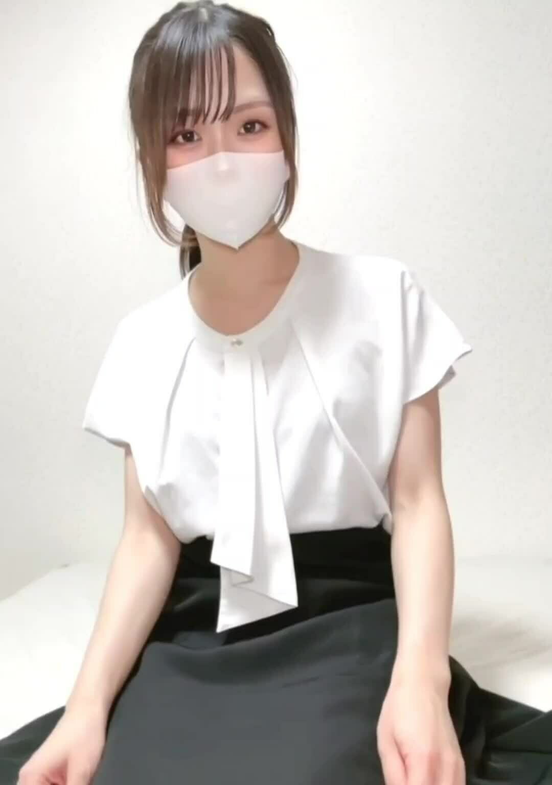 りさ「清楚な服着たままオナニー♡」の投稿サムネイル