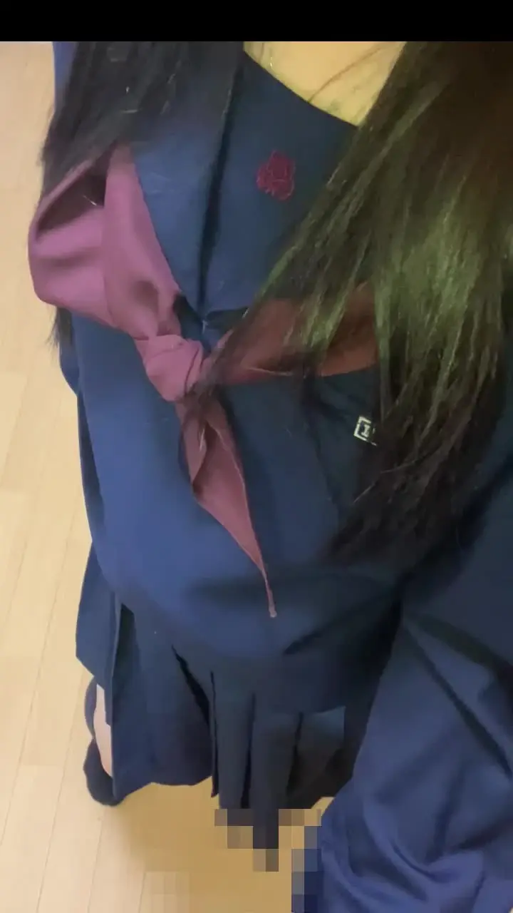 はる｜リアル制服×着衣フェチ「熊〇県の某公立校の冬セーラー服を着た黒髪美女の手コキからの制服大量ぶっかけ。」の投稿サムネイル