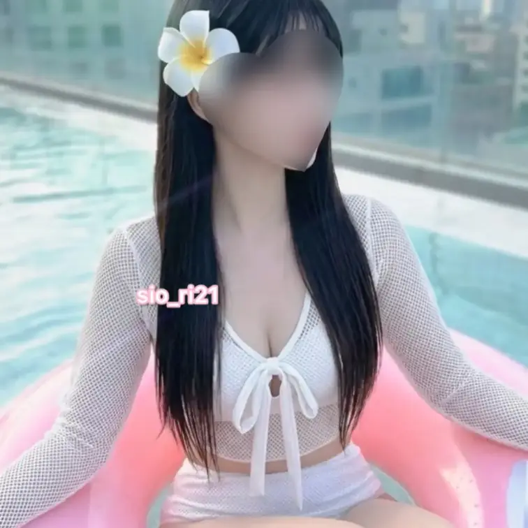 プール︎💕︎