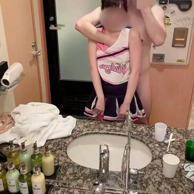 イタズラ好きのCAの卵Hちゃんと密会。（後半）

ポニテが似合う子だったので、アソコを応援してもらったあと、

