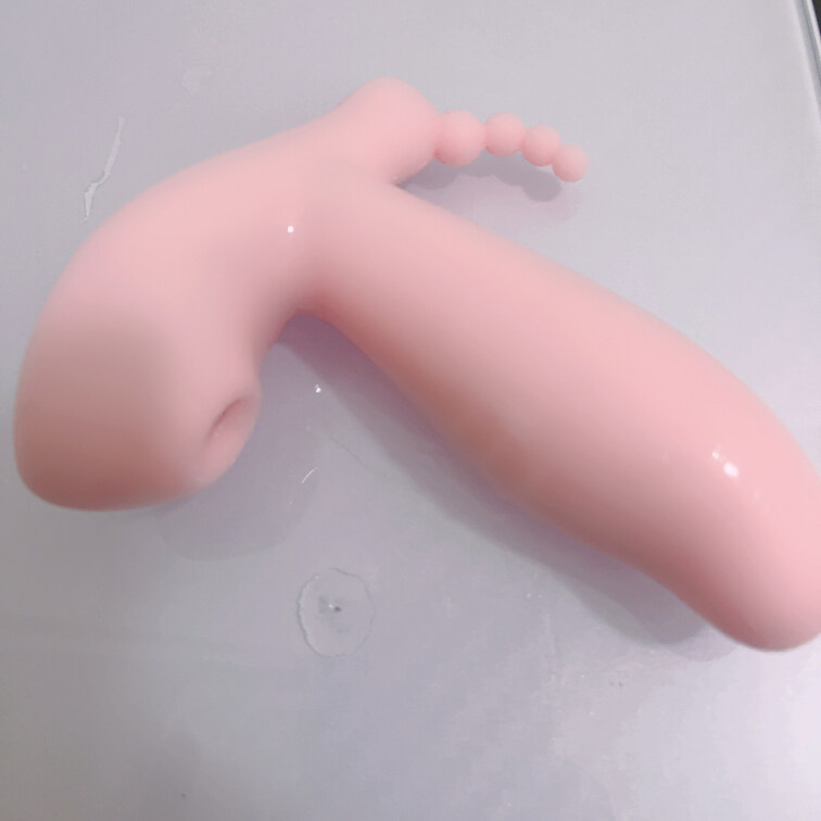 私が雑魚すぎてレベル2くらいでビクンビクンしながらイッてしまいました…♡
しかも吸うやつヤバすぎてしっかり潮吹き///