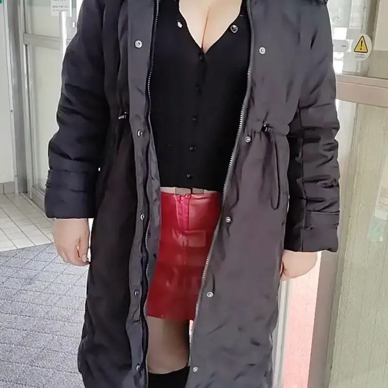 ♥️露出♥️トイレしかないPAで

ドライブ中に立ち寄ったPA
トラックが１台停まっているだけ
それならばちょっ
