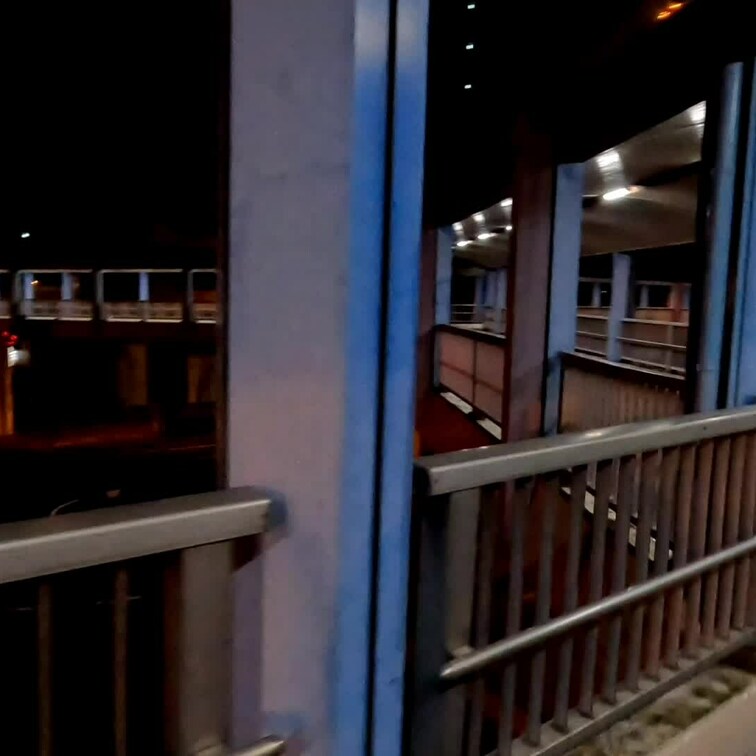 【歩道橋①】
露撮にもってこいな歩道橋がありましたので脱ぎ散らかしてきました🎵
お外でバイブ責めされると声を抑えるの