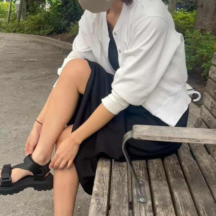 清楚系美女23.5cm激弱足裏くすぐり！6分11秒

モデルさんをされているとのこと！
くすぐりはずっと弱く、笑い