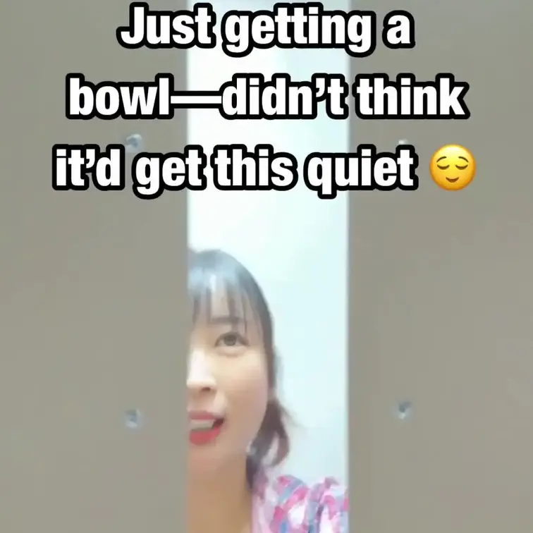 お椀探してるだけなのに、見られてる気がするのはなぜ😉