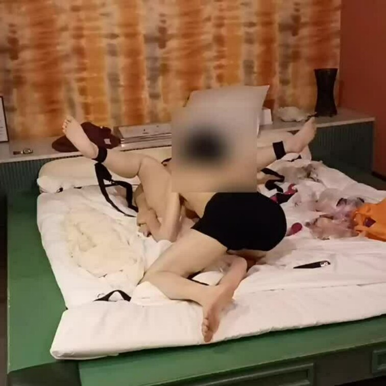 開脚でひたすらクンニ

超敏感、大絶叫の甘えん坊5

クンニから大絶叫の吸うやつ、そしてクリを挟むバイブ…
○
