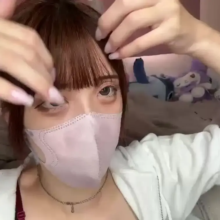 【みれい 20 歳】

みれいさんのライブ配信動画です
生ライブ配信だと、1 回の有料配信を視聴すると、おおよそ平