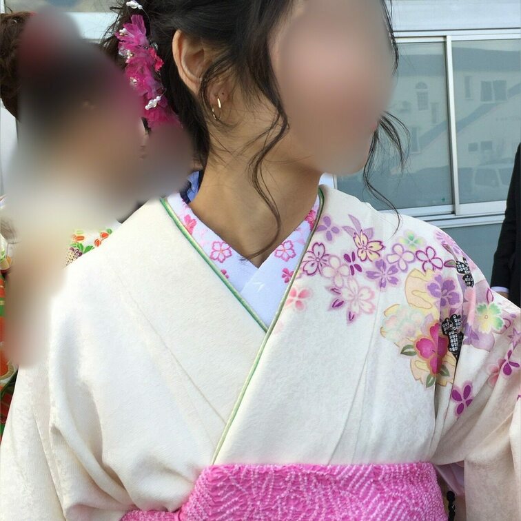 真面目そうに見えてもオスの前だとこれ。
どうしようもないメスです。