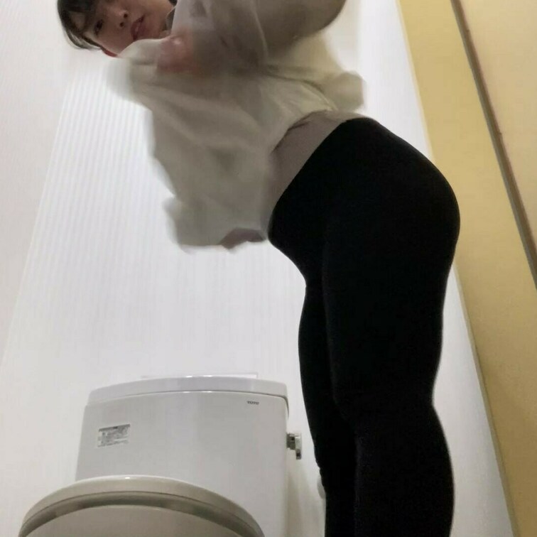 ⚠️【豪華VIP見放題∞】に含まれています。
おしっこ集です。お尻側から撮影したり、全裸でおしっこを収録してます。