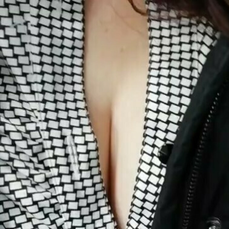 チカンされる女性は、チカンされそうな服装をしている
