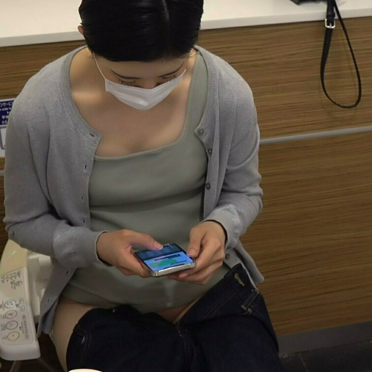 チョイ見せ。本編は単品販売へ→
【ト〇レオナニー】超変則型‼デート前に発情歯ブラシオナニーする女の子