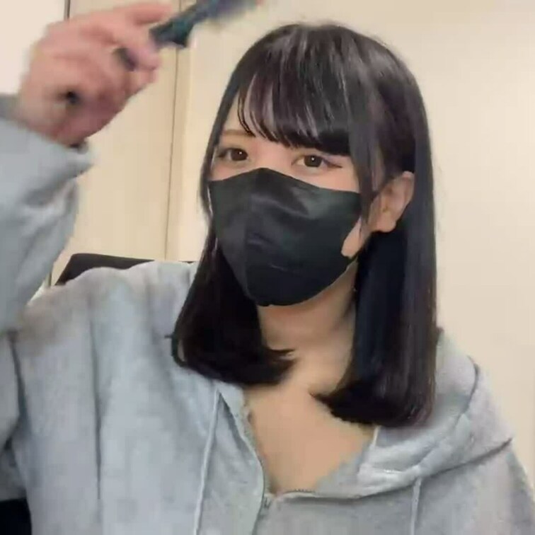 【りん 18 歳】

りんさんのライブ配信動画です
生配信 だと、1 回の有料配信を視聴すると、おおよそ平均 5,