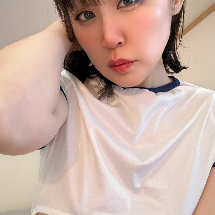 体操着着てみたんですけど、先生、この体操着透けてます…

これで体育の授業やるんですか？！