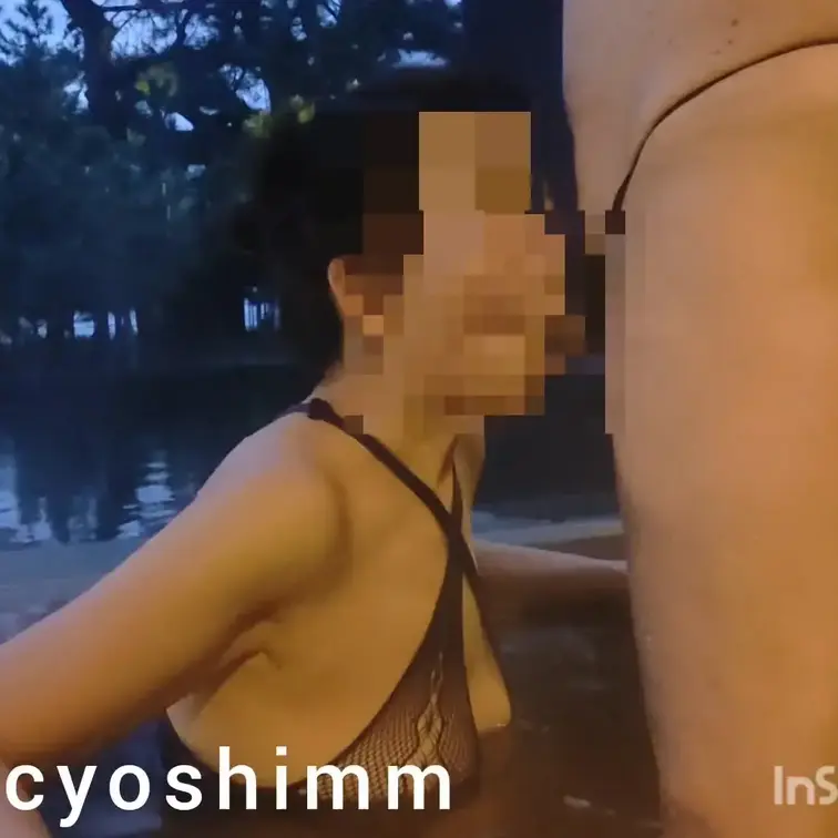 夕闇迫る湖畔の向こうから誰やらこっちを見ています（笑）。