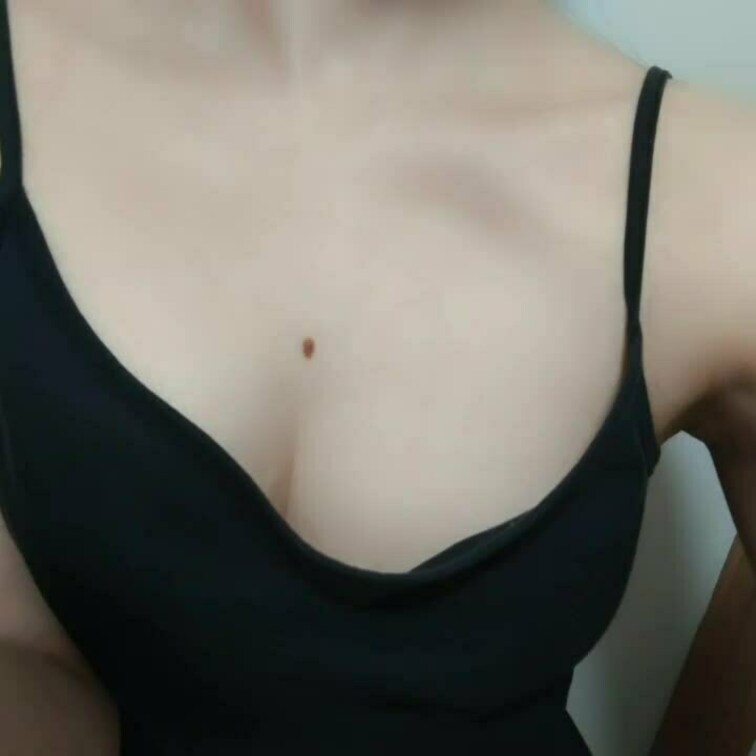 ひたすら乳首をいじる動画だよ♡
○○○がいるから声はなし🙅🏻
陥没乳首恥ずかしいんだけど好きな人いるのかな？😣💗