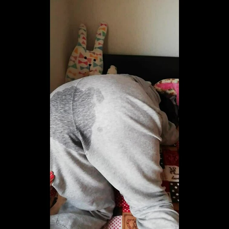灰色スウェットのまりちゃんに電マしたら大量潮吹きしてたいへんなことになりました笑　その２

【サブスクプラン】
「