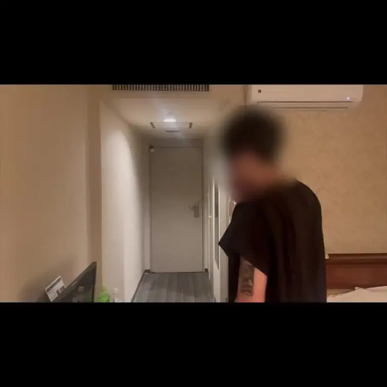 勝手に人のシマで⚪︎⚪︎を売り捌くなんていい度胸してるよな??
全く最近の奴らは何考えてるかわかんないな。
って事でハメ呼びして持ってきた⚪︎⚪︎食わせて
そのままハメハメしてやったから
皆んなにも見せようとおもう。
嫌がっても体は正直ってこのことを言うんだな
ぜひみんな楽しんでくれ