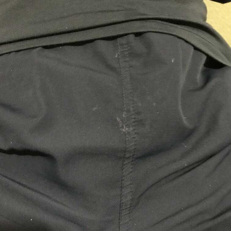パンツ脱いで、おまんこを彼に擦り付けた結果🐈

オナニーした後だったから、白い愛液の跡がついちゃった…
彼は気にし