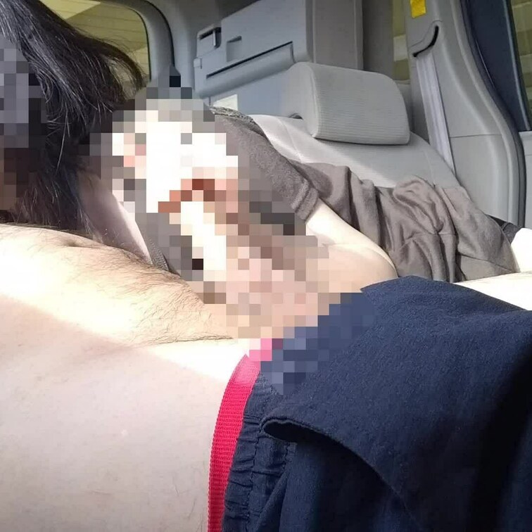 悪友と妻が密会してる様子です。
悪友があまり時間ないようで車内で妻は悪友のチンポを欲しがっていたのですが最後は口に出さ