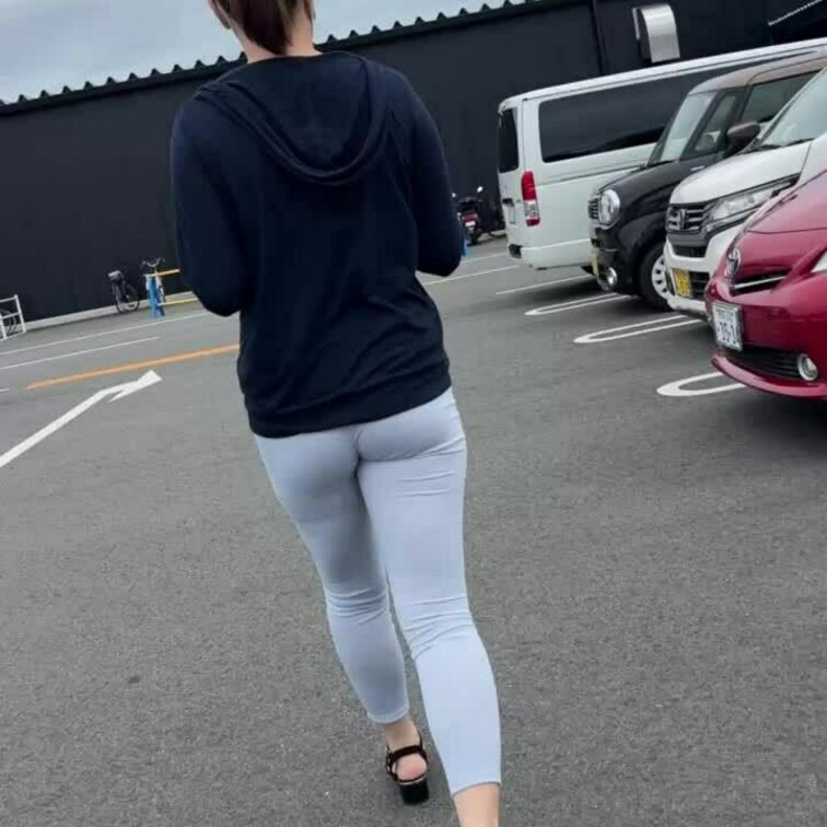 お買い物中ずっと見られてる尻