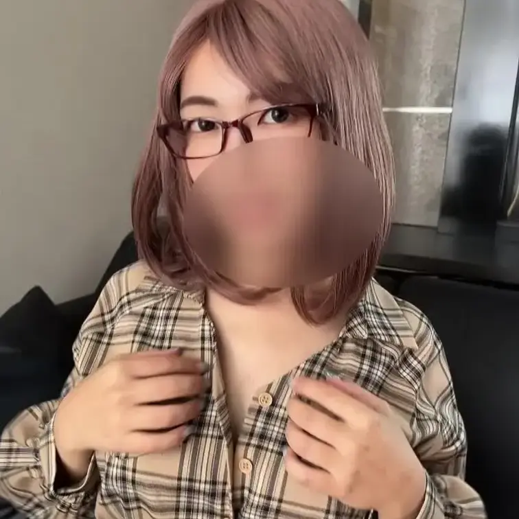 りんのブラ脱ぎチャレンジ！よく見たらみえますか？みえませんか？💕