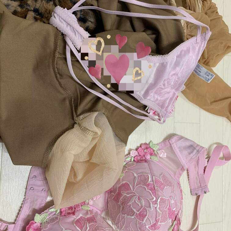 今日はクロッチ見せの動画とサブスクにもお写真upしたよ〜❤︎
クロッチ見せとぬぎぬぎがメインだよ🥺
みるくのいやらし