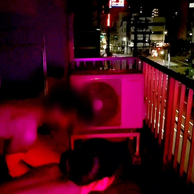 地上４階のベランダでカップルさんとダブルセックスを楽しみました。
