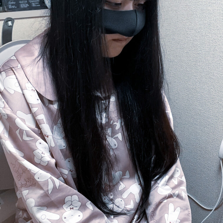 今日の20時に新しい動画をアップしますっ✨
エロ漫画読んでムラムラしたからおしっこ中の○○○に突入して口オナホで顔射し