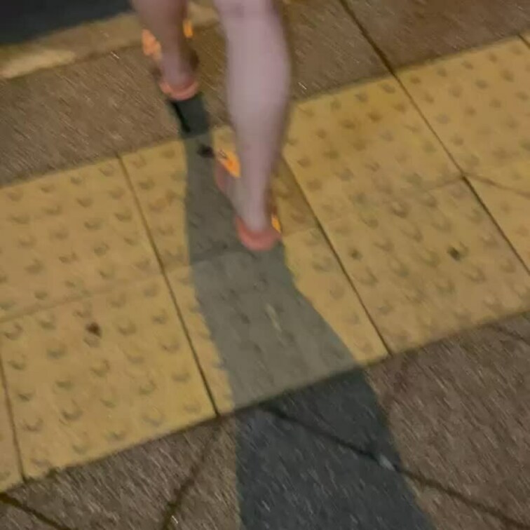 遠隔ローターって全然気持ちよくないんだろうなあって思ってたんだけど
気持ちよくて外なのに何回もイキかけちゃった😥
