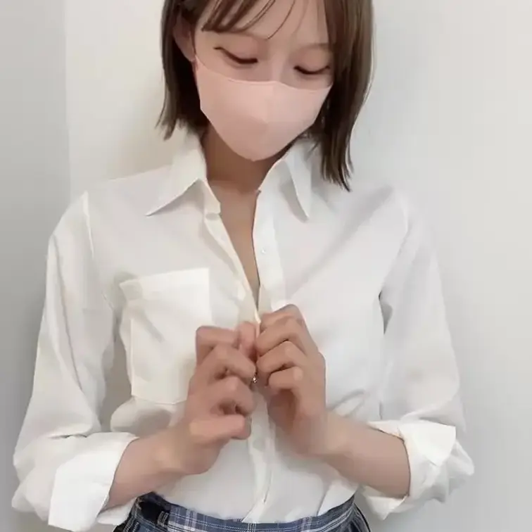 明日は久しぶりにエッチな動画あげるからぜひチェックしてね！😳